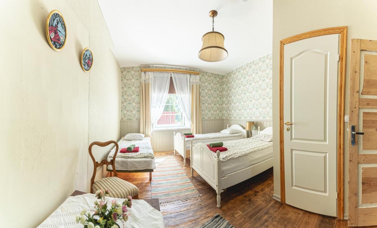 Guesthouse Kadrina Mois エクステリア 写真
