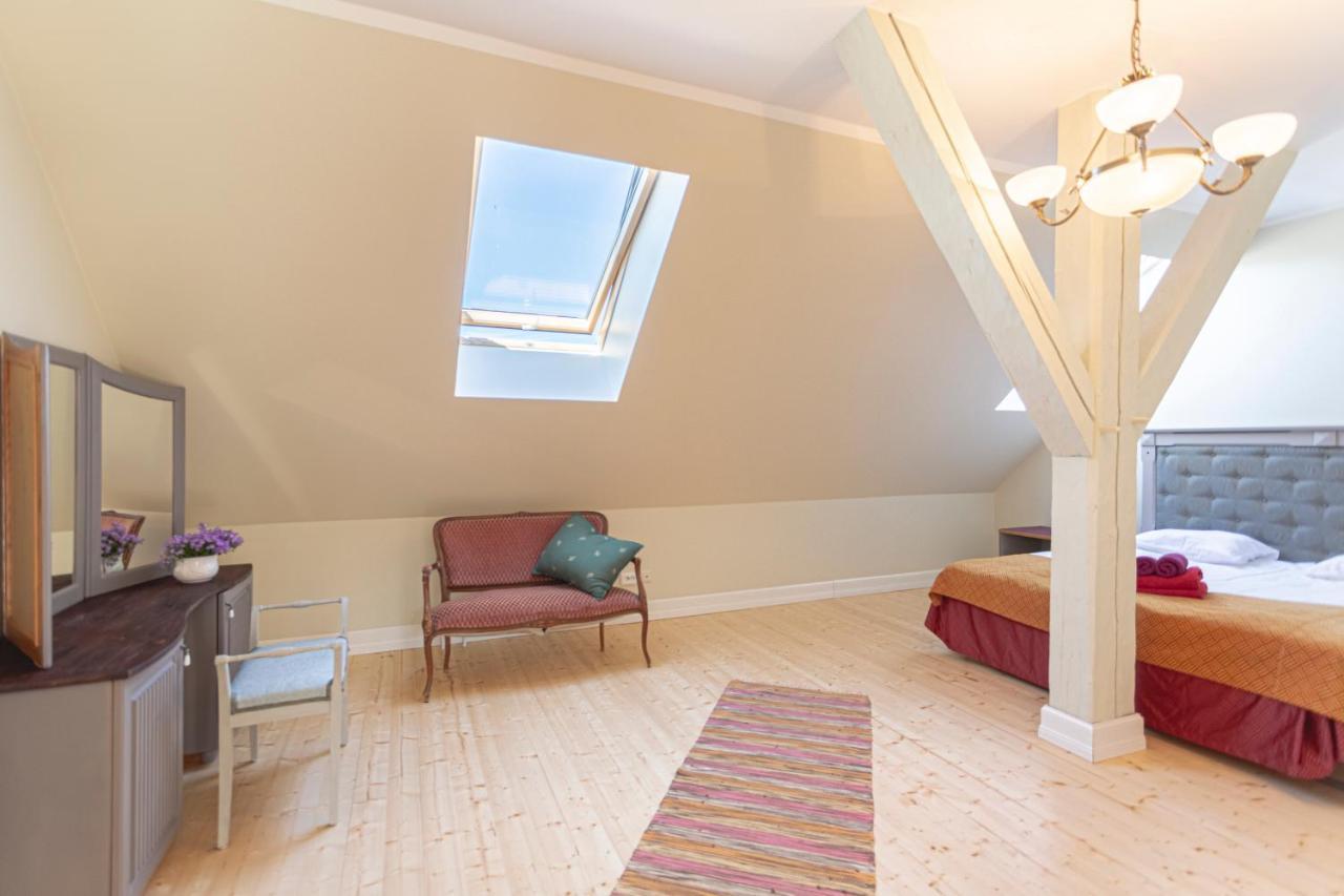 Guesthouse Kadrina Mois エクステリア 写真