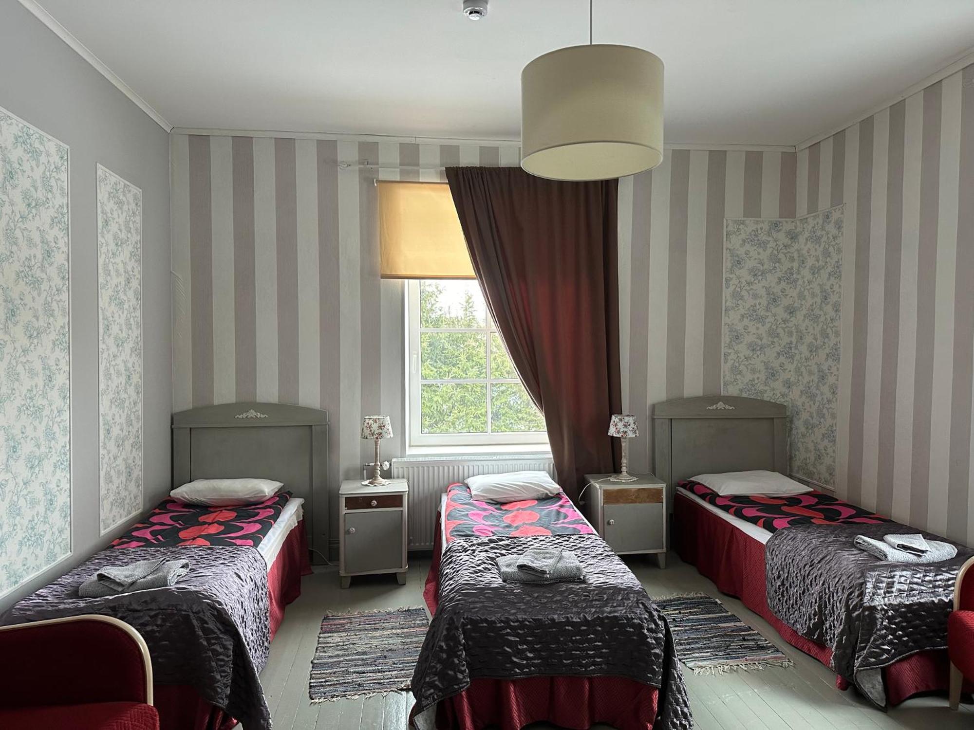 Guesthouse Kadrina Mois エクステリア 写真