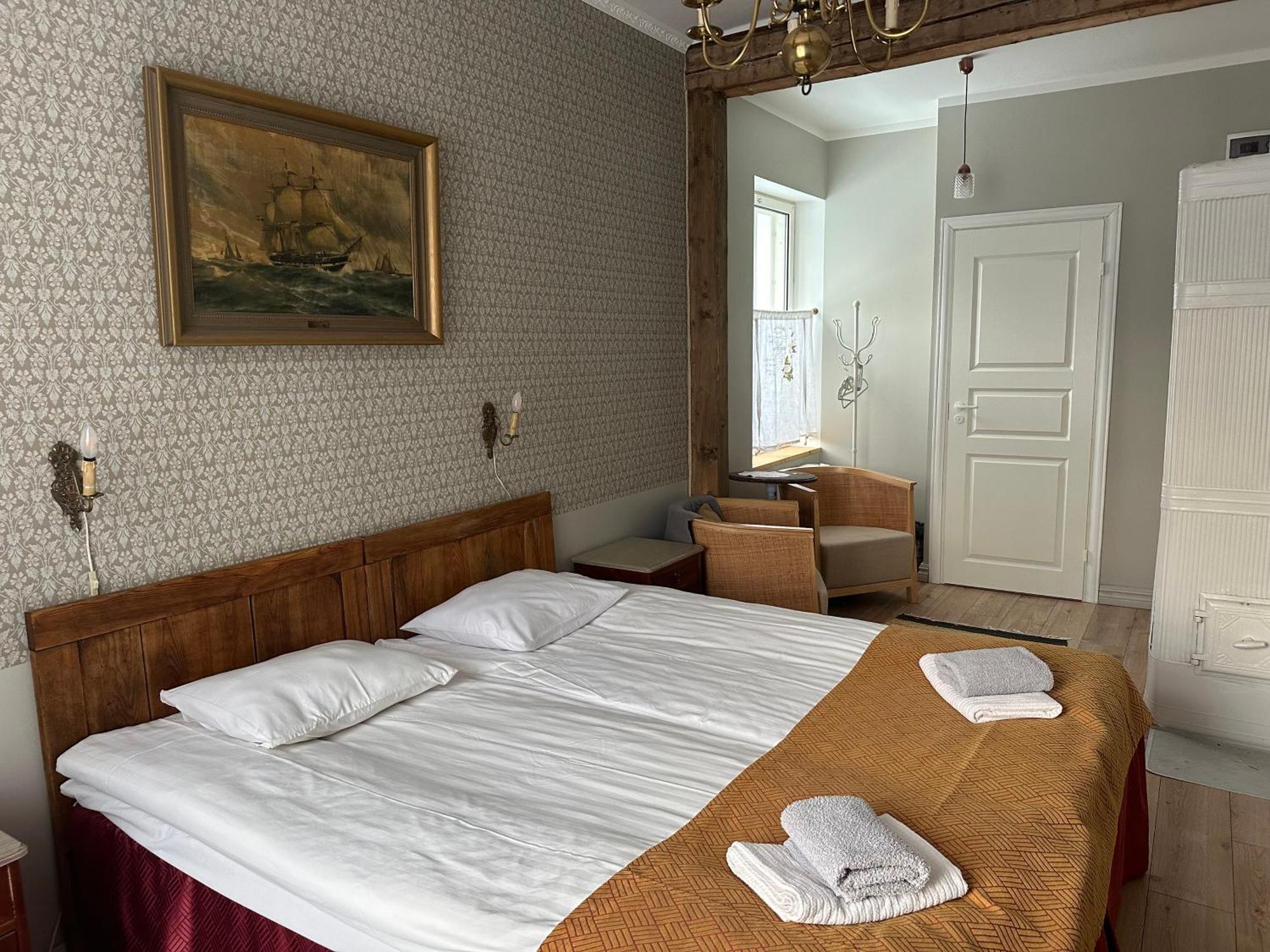 Guesthouse Kadrina Mois エクステリア 写真