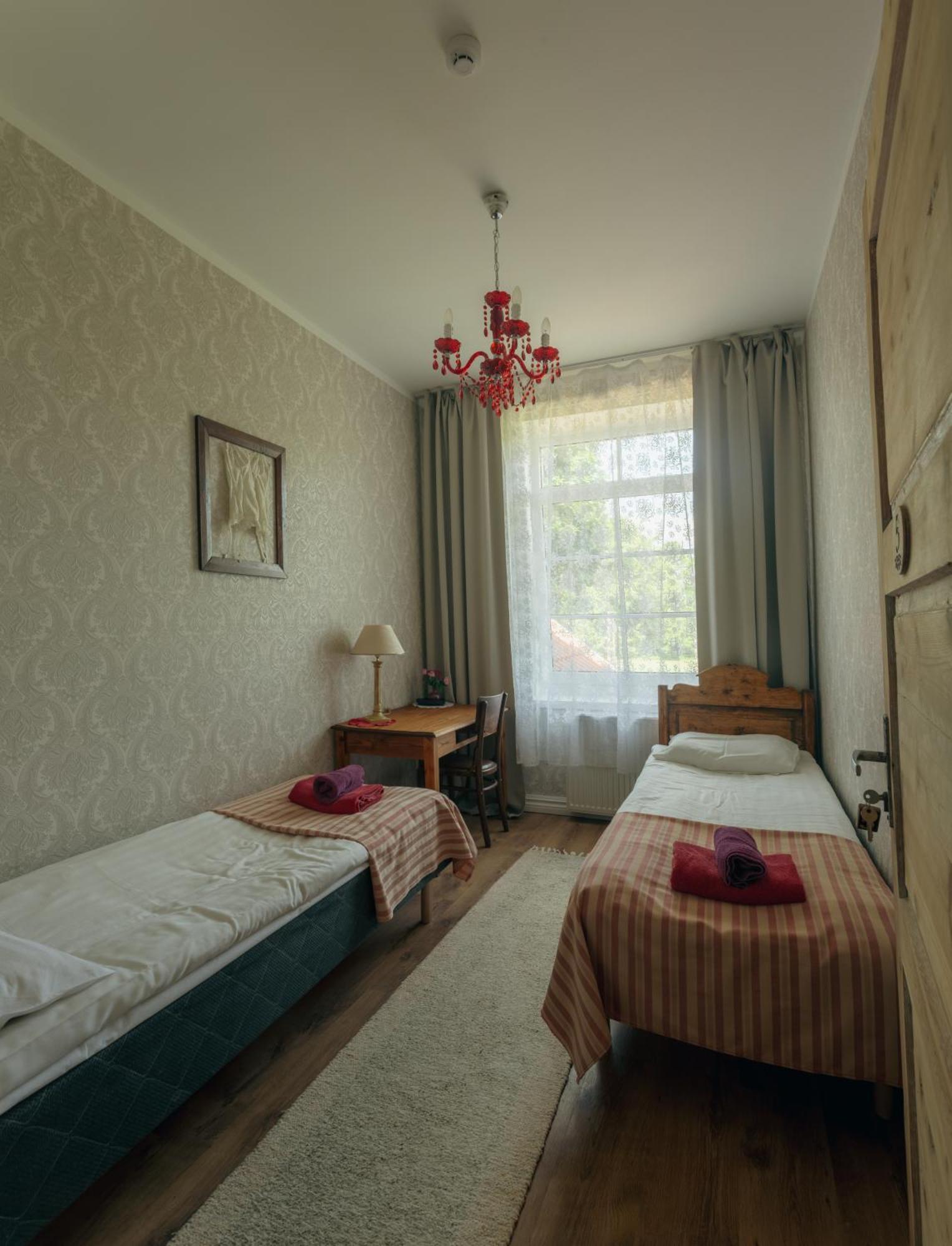Guesthouse Kadrina Mois エクステリア 写真