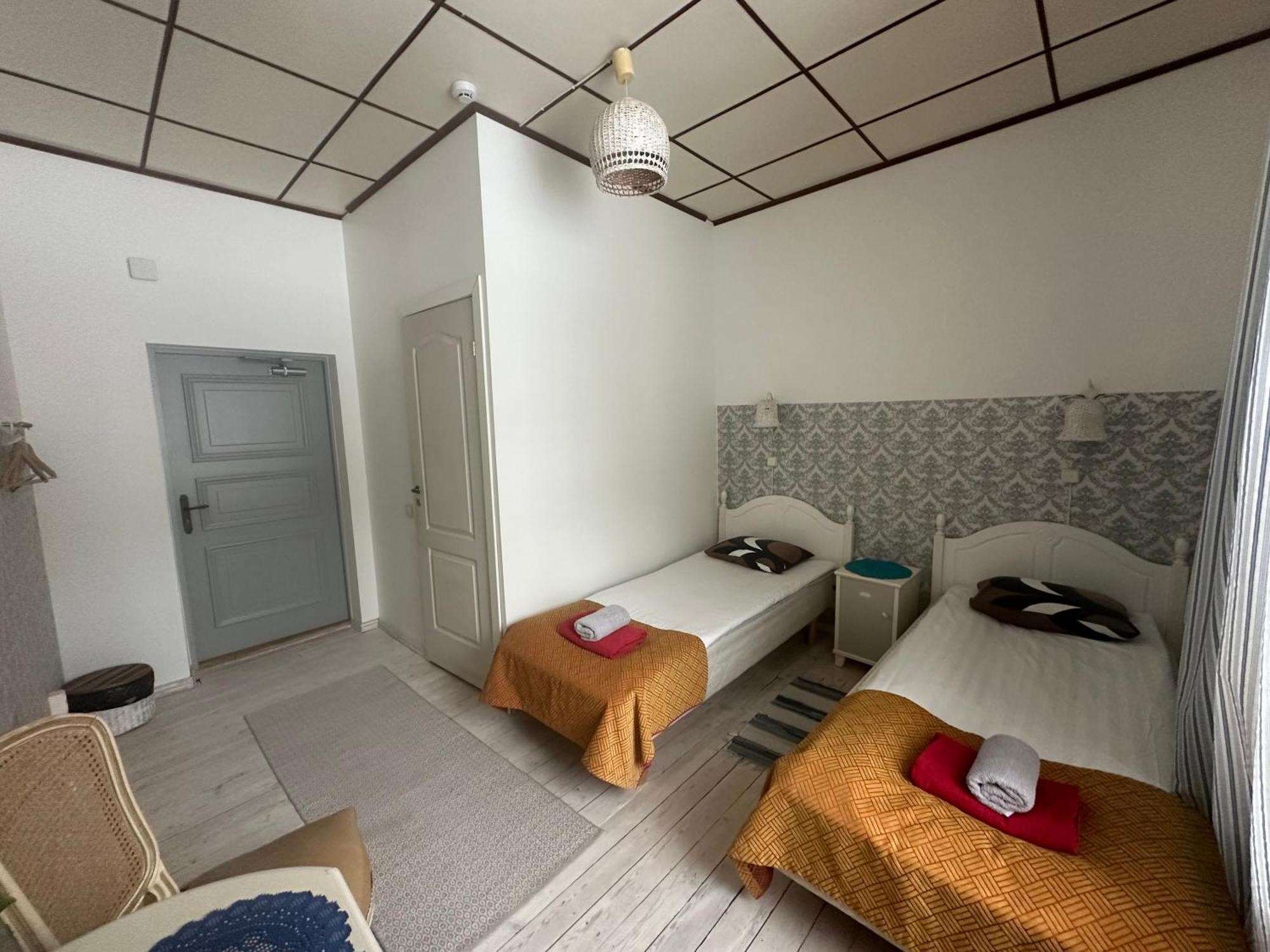 Guesthouse Kadrina Mois エクステリア 写真